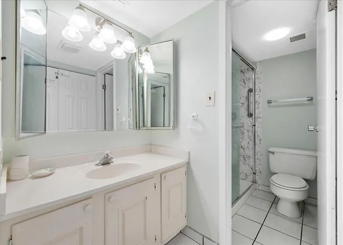 Private Oceanfront Balcony At 2 Bedroom Century I Condo! Ferienhaus